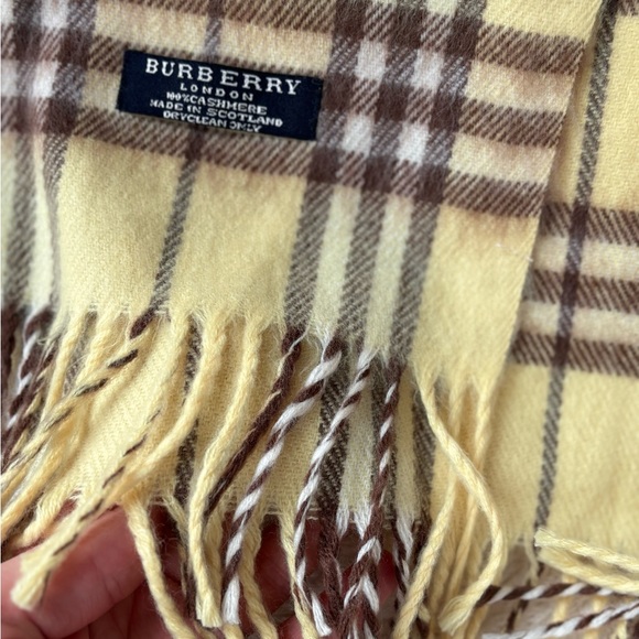 Burberry 100% cashmere scarf (160 x 130cm/66.1 x 11.8in) - Picture 3 of 5